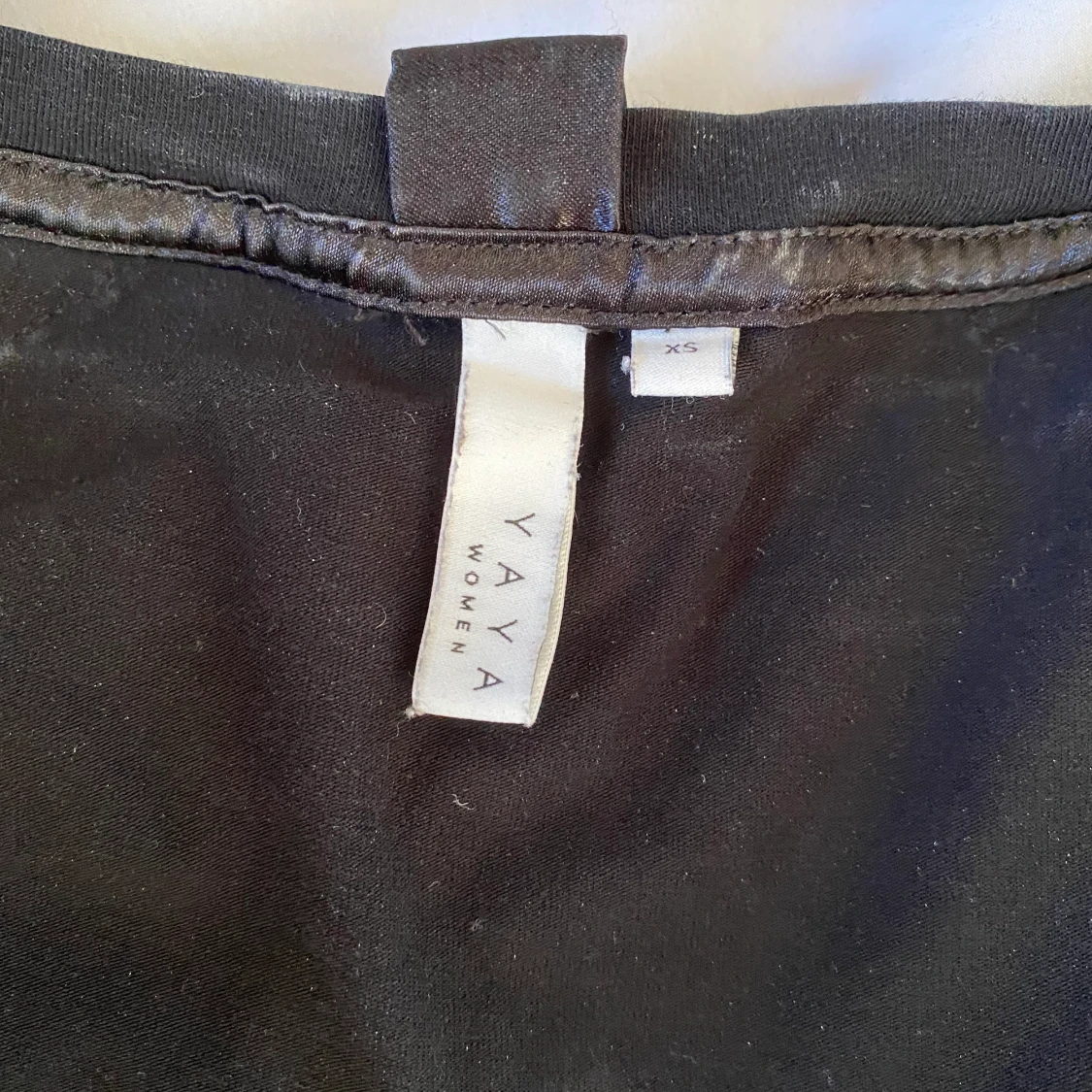 Svart v-ringad t-shirt  - 91