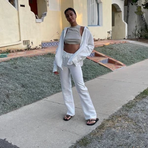 Linnebyxor  - Säljer mina helt nya oanvända linnebyxor från a-dsgn, detta då dom tyvärr var försmå. Säljer för 799 eller högstbjudande! Eftersom många är intresserade så buda i komentarerna 