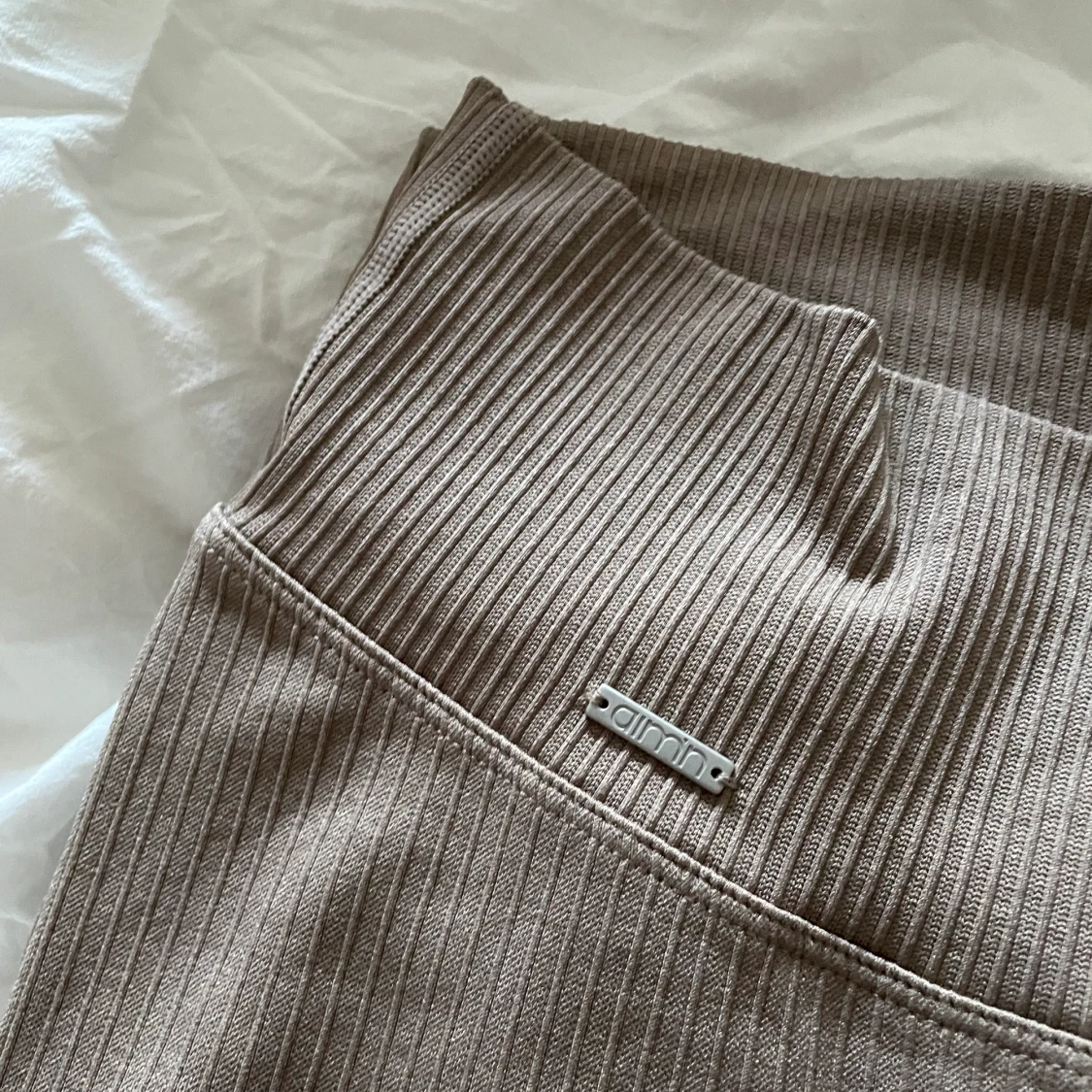 ESPRESSO RIBBED SEAMLESS TIGHTS