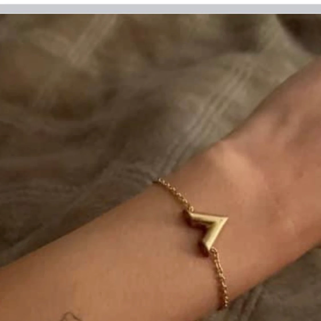 Fin armband inte äkta 