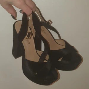 Boohoo klackskor  - Str 36, passar också för en liten 37 