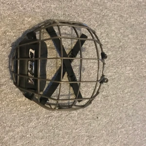 CCM galler i jätte bra skick! - CCM galler i jättebra skick:) KÖPARE STÅR FÖR FRAKT!                Ny pris 500:-