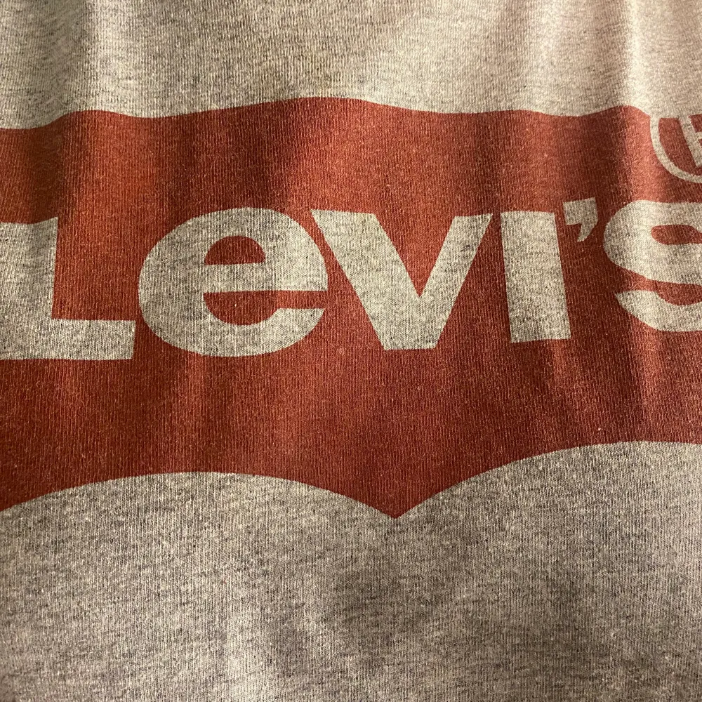 Skit snygg Levis tröja i storlek S💕. T-shirts.