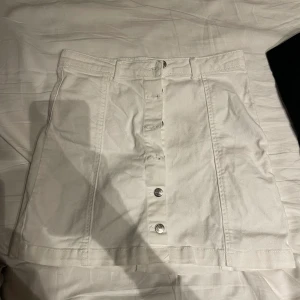 Kjol med knappar  - Small