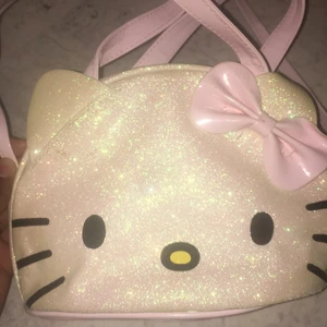Cute hello kitty väska - Jättefin glittrig hello Kitty väska finns i Malmö 