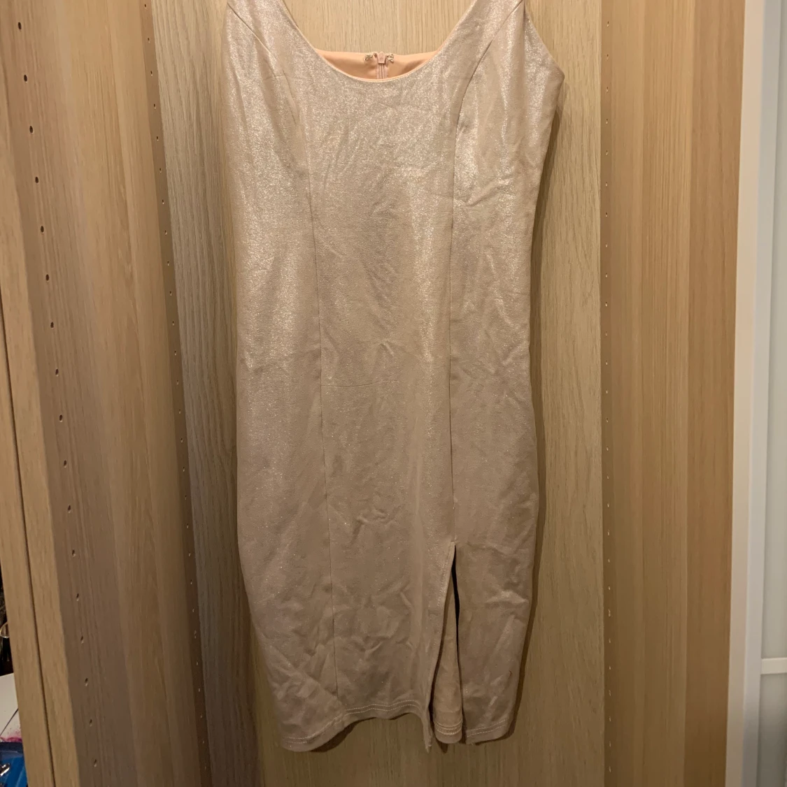 Glittrig skimmer klänning  - 91