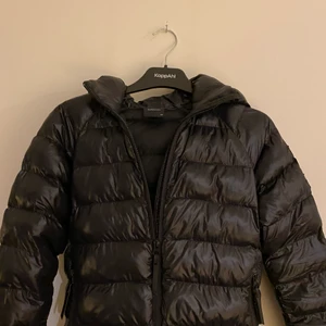 Peak performance jacka  - En peak performance Jacka varm till vintern storlek 150 