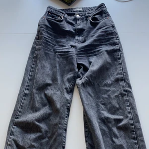Jeans - Sköna grå/svarta favoritjeans från gina tricot! 150 inkl frakt💕