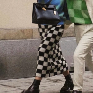 Stickad kjol  - Stickad kjol från monki i storlek xxs men passar även xs-s. Säljer för 200kr exklusive frakt. Kan mötas på söder!