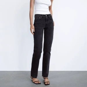ZARA JEANS  - säljer då det är för små för mig. Använda några gånger 🖤 