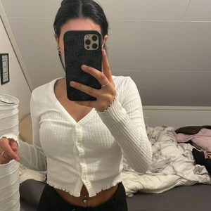 Tröja  - Söt topp från gina med knappar