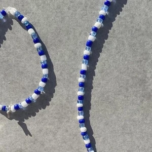 Pärlarmband 49kr - Detta är en av våra handgjorda produkter som jag och fyra i mitt UF säljer, skriv vid intresse. Du står för frakten och vi med en bra hållbar produkt.