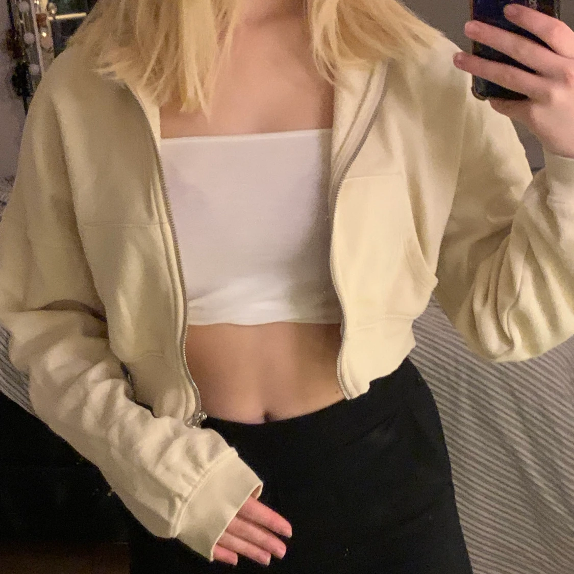 Cropad beige munktröja