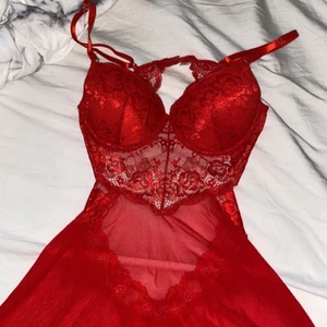 Red - Underbar nattklänning! Bra skick endast testad