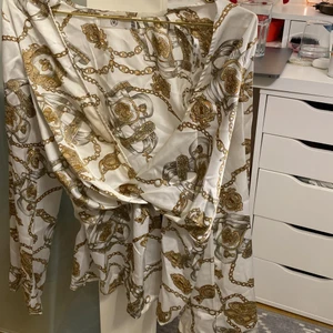 Blus - Blus med siden material 