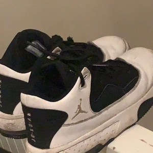 Jordans str 38,5 - Säljer dessa jordans i storlek 38,5 , jag kommer att tvätta skorna innan köpet! Hör av dig om du är intresserad 