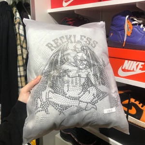 Reckless Scholars Hoodie - Säljer min Reckless Scholars 4th anniversary hoodie! Aldrig använd eller öppnad, skick 10/10 DS. Kan gå med på trades. SKRIV I PM ELLER KOMMENTERA⭐️