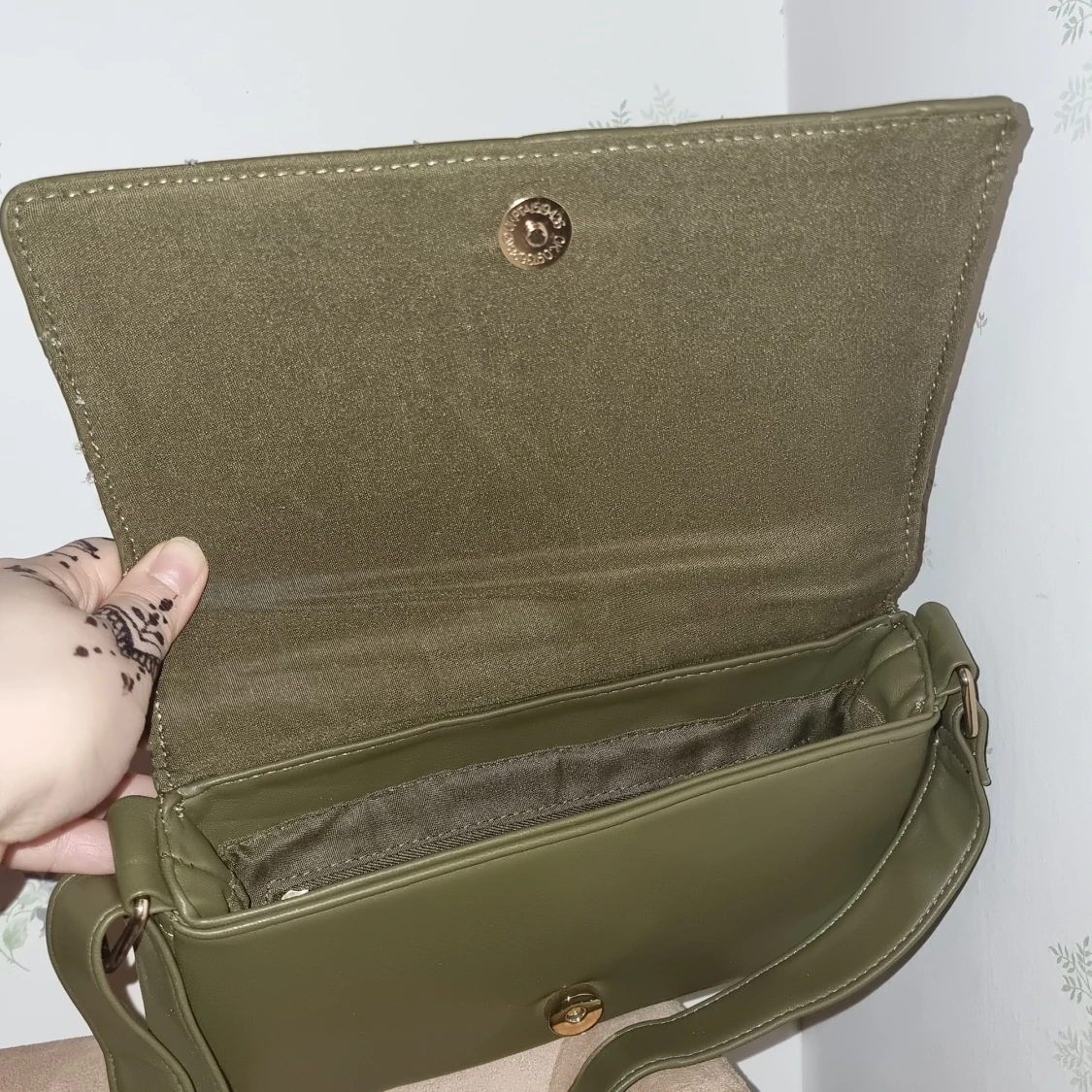 Liten axelremsväska i nyskick  - 90