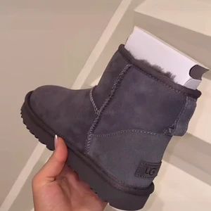 Uggs 38 - Helt nya endast testade inomhus. Givetvis äkta och storlek 38