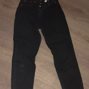 Fina jeans - Tyvärr är detta jeans för små för mig men de sitter perfekt och är högmidjade och bekväma