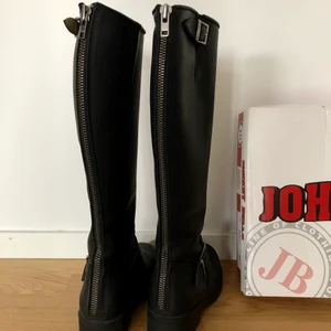 Johnny Bulls stövlar - Nyskick Johnny Bulls stövlar i storlek 35. Endast använda ett fåtal gånger. 