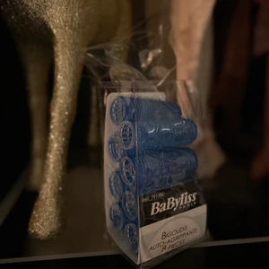 BABYLISS SPOLAR - 8st spolar (papiljotter) från Babyliss. 20mm. Endast öppnade, men oanvända!💛 frakt: 24kr alt 51kr spårbart!!