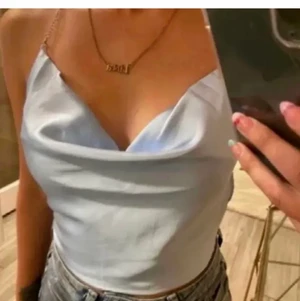 Siden linne - Siden linne i färgen baby blå 🥰 Storlek XS-S och är helt oandvänt🥰