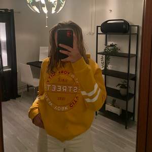 Jätte snygg hoodie från Gina tricot i mycket bra skick, är i storlek M💞pris kan diskuteras