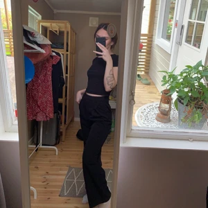 Raka kostymbyxor  - använda 2 gånger så inprincip nyskick, ifrån bikbok, köpare står för frakt💗