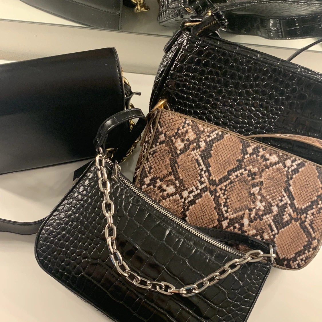 Säljer dessa 4 väskor. Aldrig använt. - 90