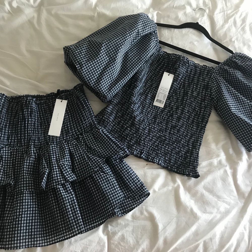 Neo Noir kjol och topp | Plick Second Hand