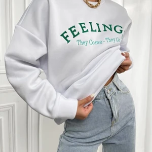 Väldigt fin sweatshirt i strl M - Säljer en väldigt fin sweatshirt köpt ifrån Shein då jag råkade köpa två stycken💗 Den är då såklart aldrig använd och passar perfekt till det mesta💗 Pris går självklart att diskutera💗