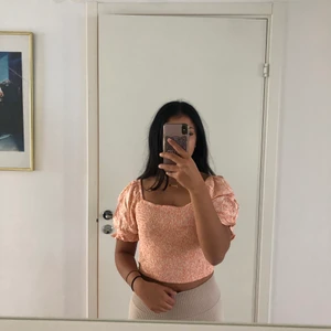 Tröja - En fin somrig tröja som knappt har kommit till användning 