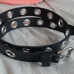 Fint skärp  - Fint skärp i bra skick, nästan alldrig använd 💕 40 kr på 45 kr frakt