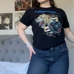 Ed Hardy  - En super fin Ed Hardy tröja som jag säljer då den inte riktigt kommer till användning. Super skönt och tåligt material💕