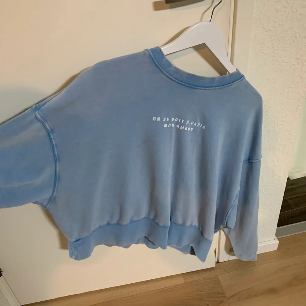 Sweatshirt från Bershka. Lite oversized i storlek S. Tröjor & Koftor.