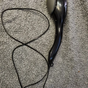 Massage - Massageapparat använt men väl fungerande skick! Kraftfulla vibrationer som passar tex den som tränar eller har ont i muskler och leder ❣