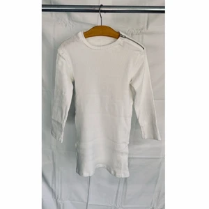 Zara TOPP - Jättesöt enkel topp, ”halvärm” från Zara med dragkedja på vänster axeln. Stilren. Aldrig använd. Storlek S (mer som en XS)