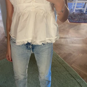 Så snygga keans - Säljer nu dessa as fina jeans ifrån zara!! Jeansen köptes för ett och ett halvt år sen ungefär men bara använda cirka 3 gånger❤️