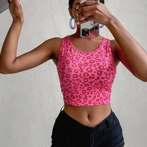 Linne från shein  - Helt nytt linne från shein. Endast testad! Säljer den pga inte min still. Kontakta mig för mer bilder eller frågor! Kan fraktas! Ha en bra dag🥰