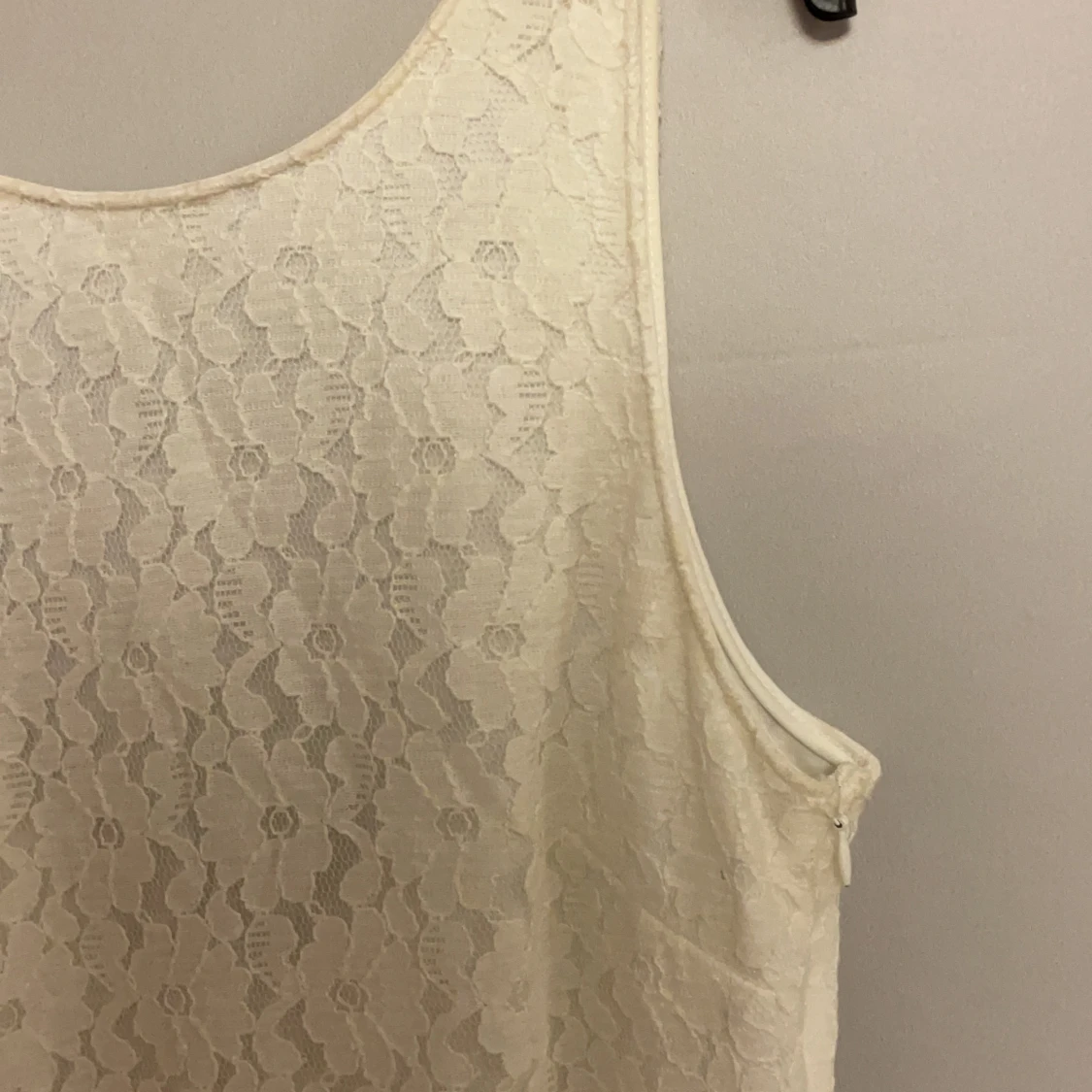 Vit figursydd spetsklänning stl s - 91