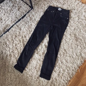 Snake jeans stl. XS, Lager157 - Svarta Snake jeans grån Lager 157, stl. XS. I använt men okej skick. 