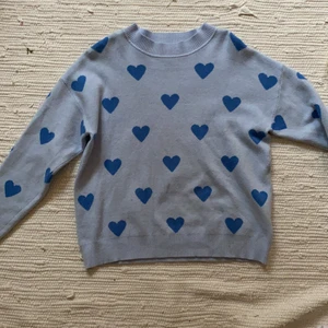 Mysigt stickad tröja  - Säljer denna mysiga tröjan från Shein i st s. Superfin och i nyskick! 🤍