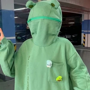 Large Frog hoddie - Jättegullig frog hoddie är i relativt bra skick använd några gånger.