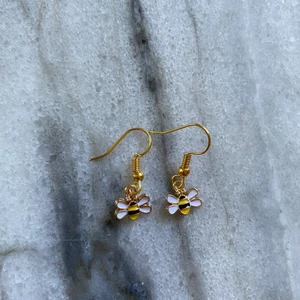 🐝Bi örhängen🐝 - 🐝bi örhängen🐝inte nyckel fri!