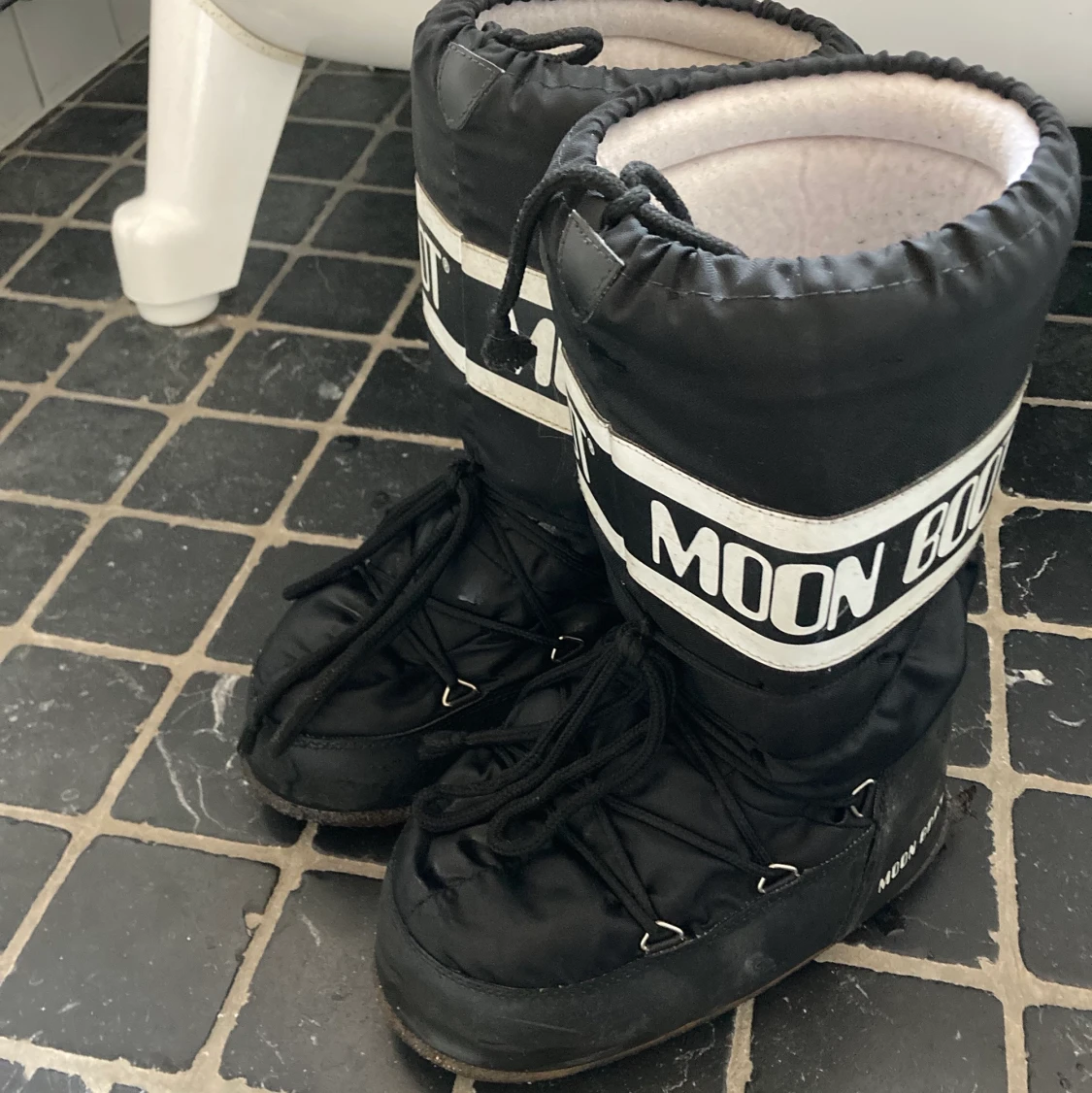 Moonboots höga svarta