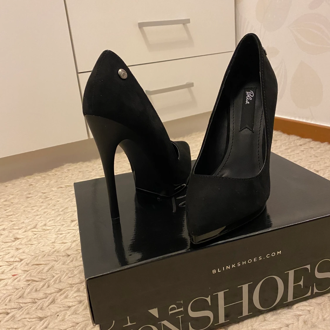 Svarta pumps med spetsig tå - 37