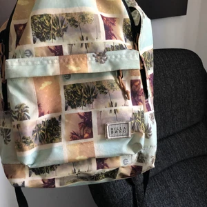 Ryggsäck  - Ryggsäck ifrån Billabong. Köparen står för frakten:)