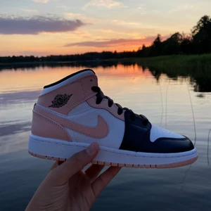 Jordan 1 mid Crimson tint - Hej säljer mina Jordans helt nya storlek 36,5
