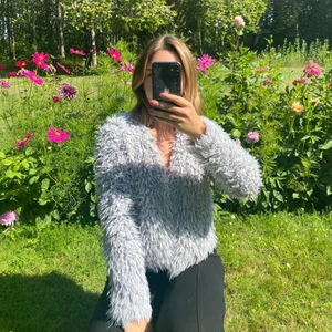 Kofta från Gina - Mjuk och fluffig kofta/jacka. Använd. 